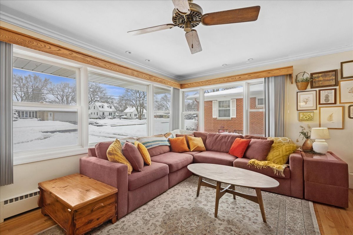 656 Oak Street, Woodstock, IL 60098