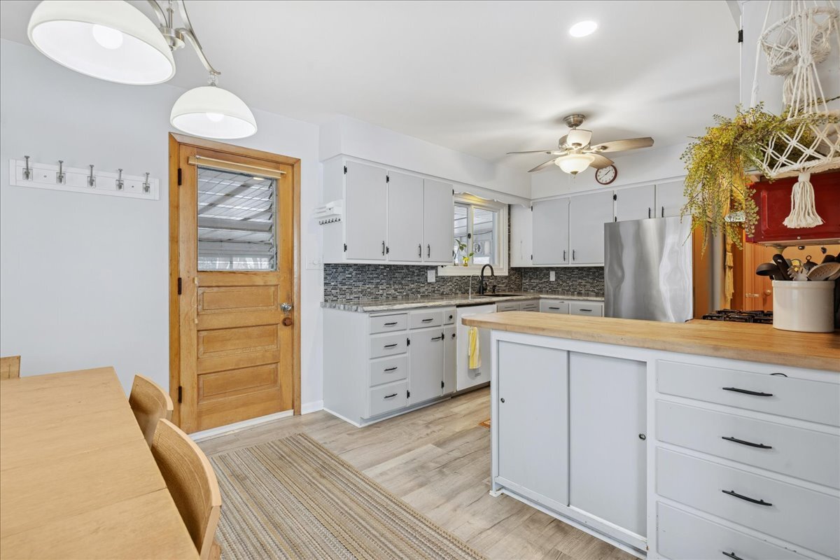 656 Oak Street, Woodstock, IL 60098