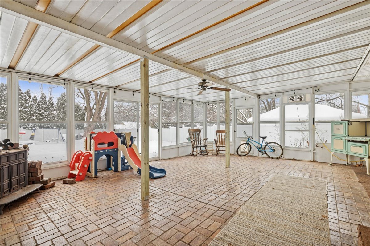 656 Oak Street, Woodstock, IL 60098