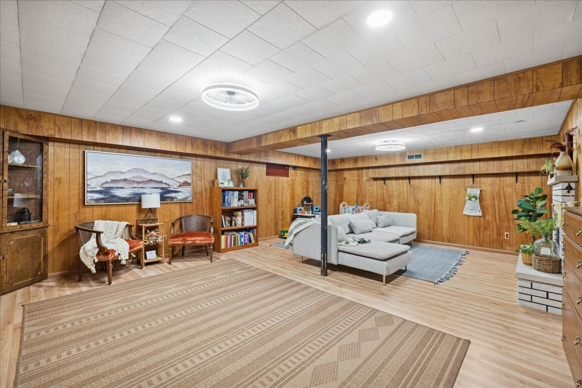 656 Oak Street, Woodstock, IL 60098