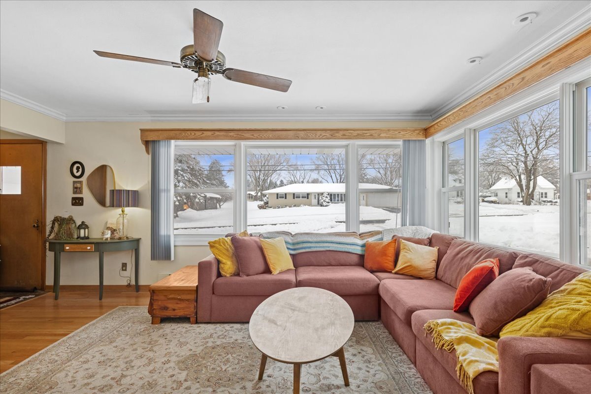 656 Oak Street, Woodstock, IL 60098