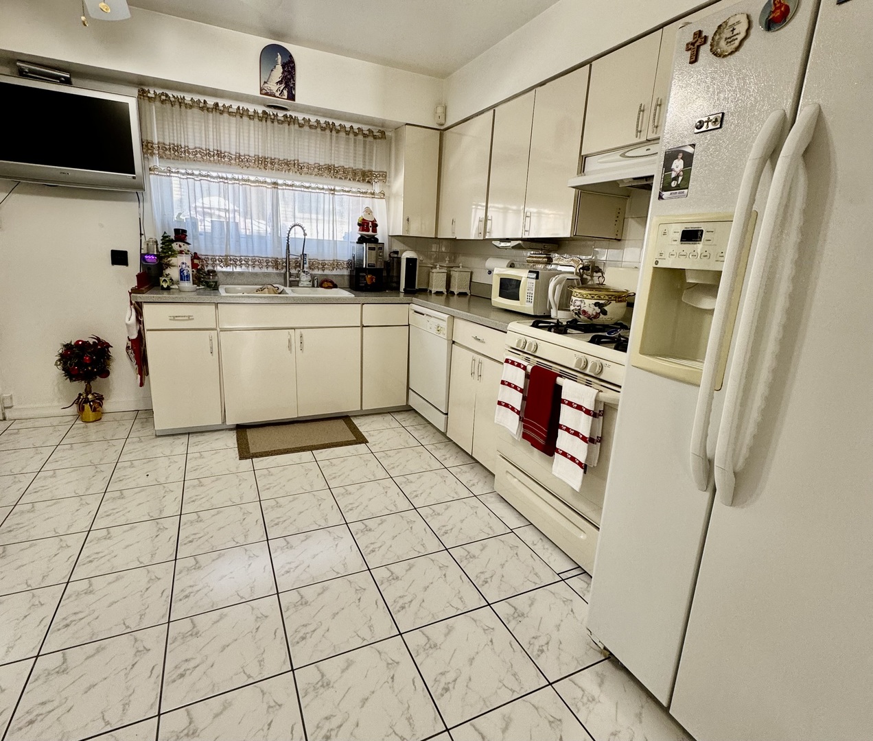 7002 W Carol Avenue, Niles, IL 60714