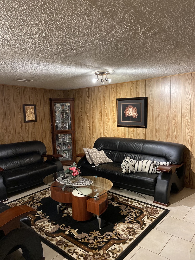 7002 W Carol Avenue, Niles, IL 60714