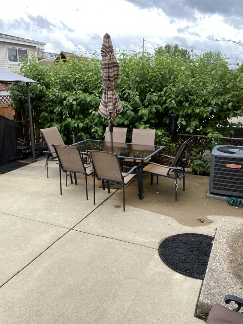 7002 W Carol Avenue, Niles, IL 60714