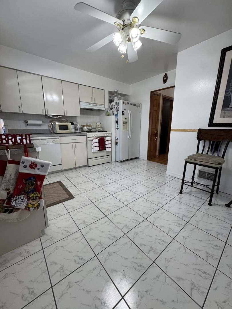 7002 W Carol Avenue, Niles, IL 60714