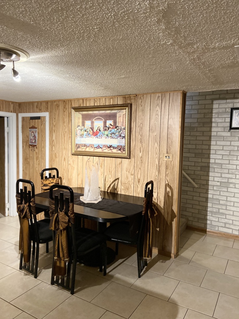 7002 W Carol Avenue, Niles, IL 60714