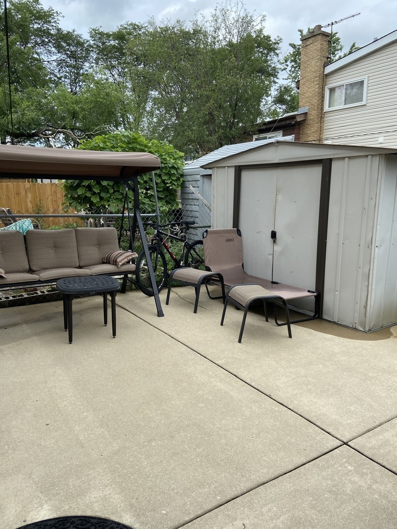 7002 W Carol Avenue, Niles, IL 60714