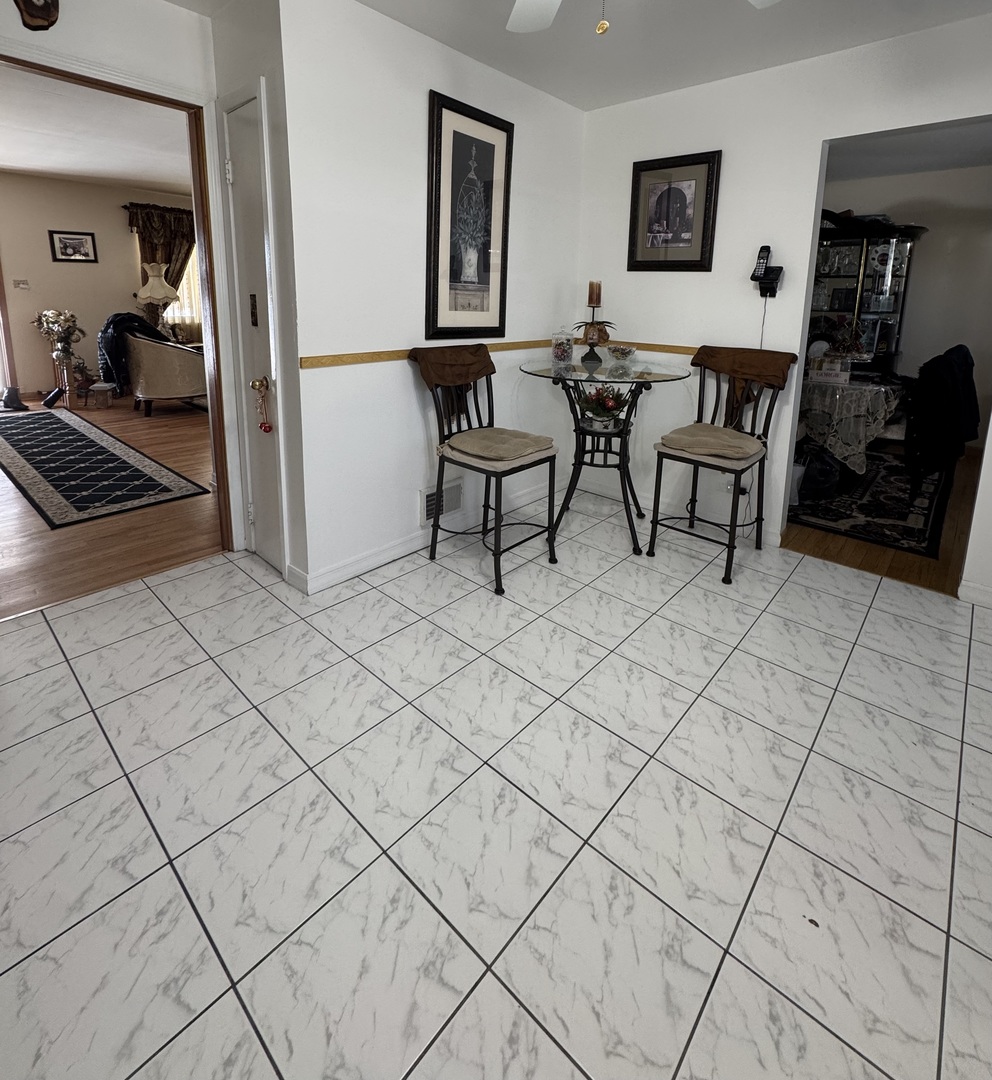 7002 W Carol Avenue, Niles, IL 60714