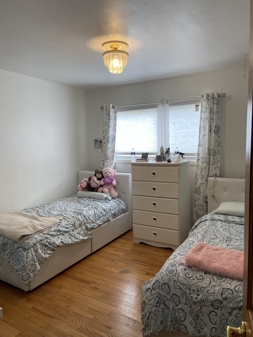 7002 W Carol Avenue, Niles, IL 60714