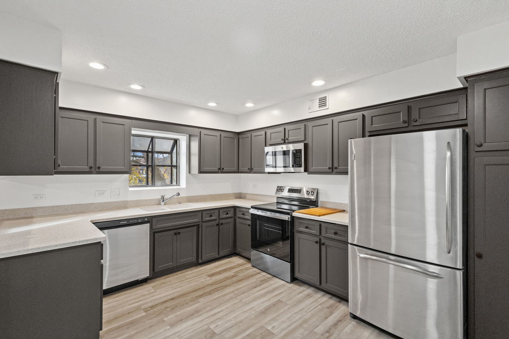 7978 S Garfield Avenue #206, Burr Ridge, IL 60527