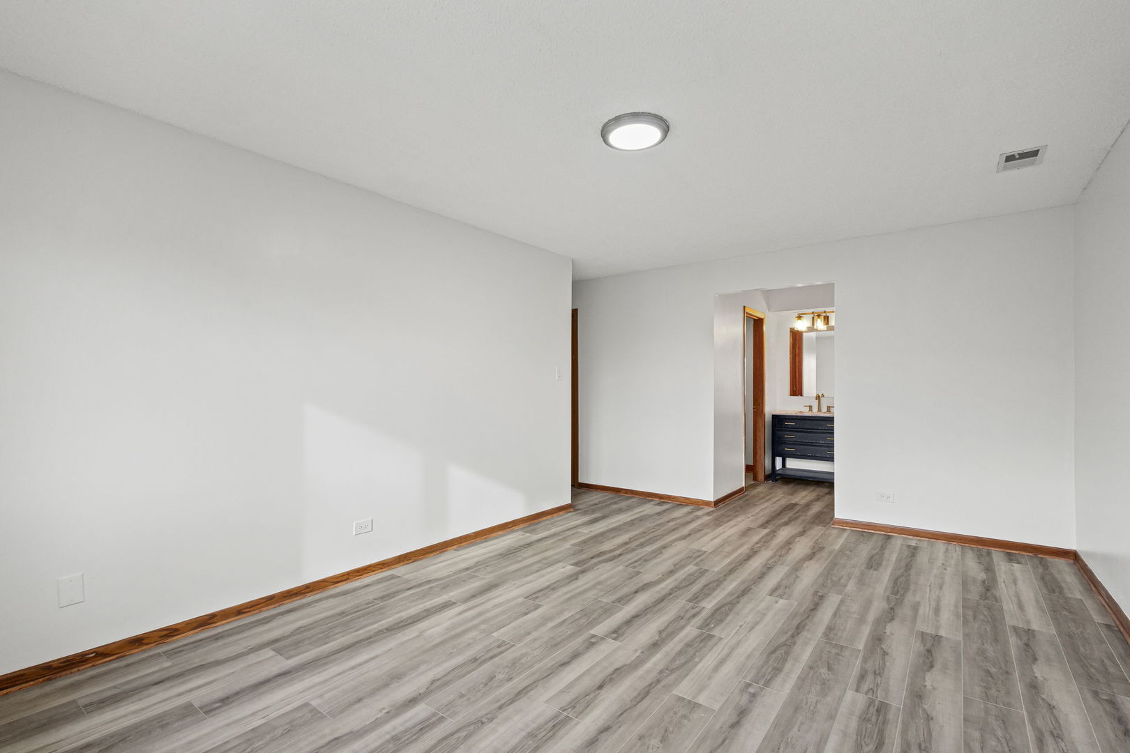 7978 S Garfield Avenue #206, Burr Ridge, IL 60527