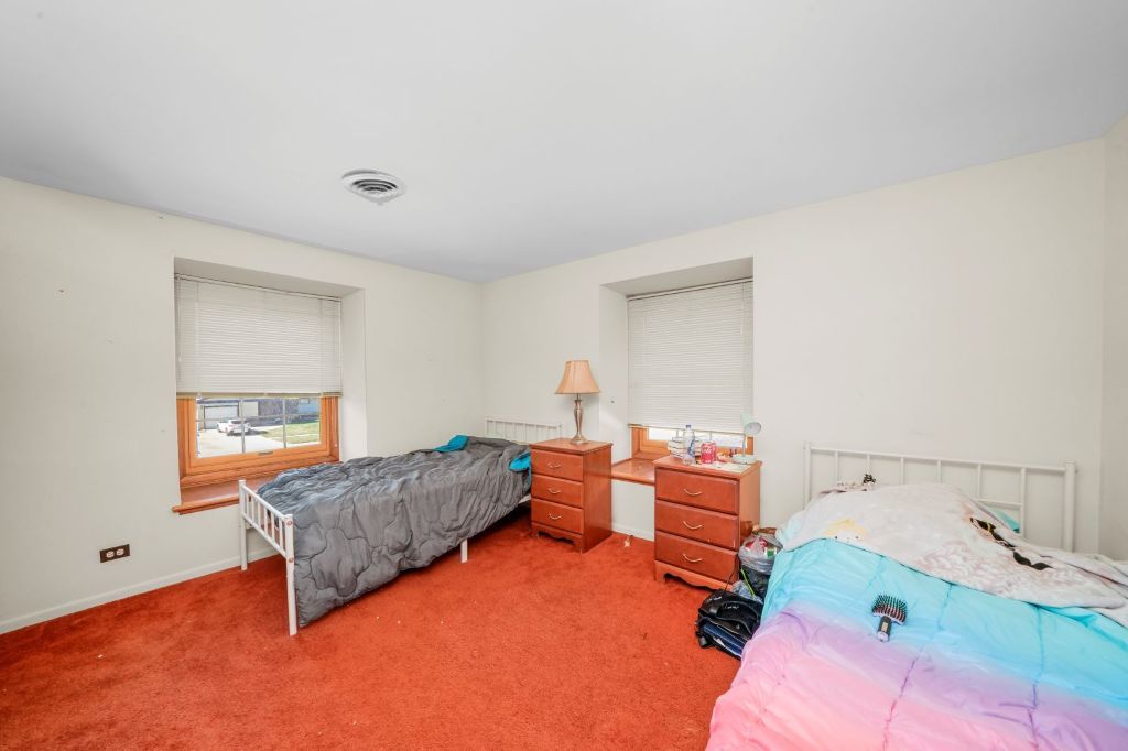 245 Tanglewood Court, Elk Grove Village, IL 60007