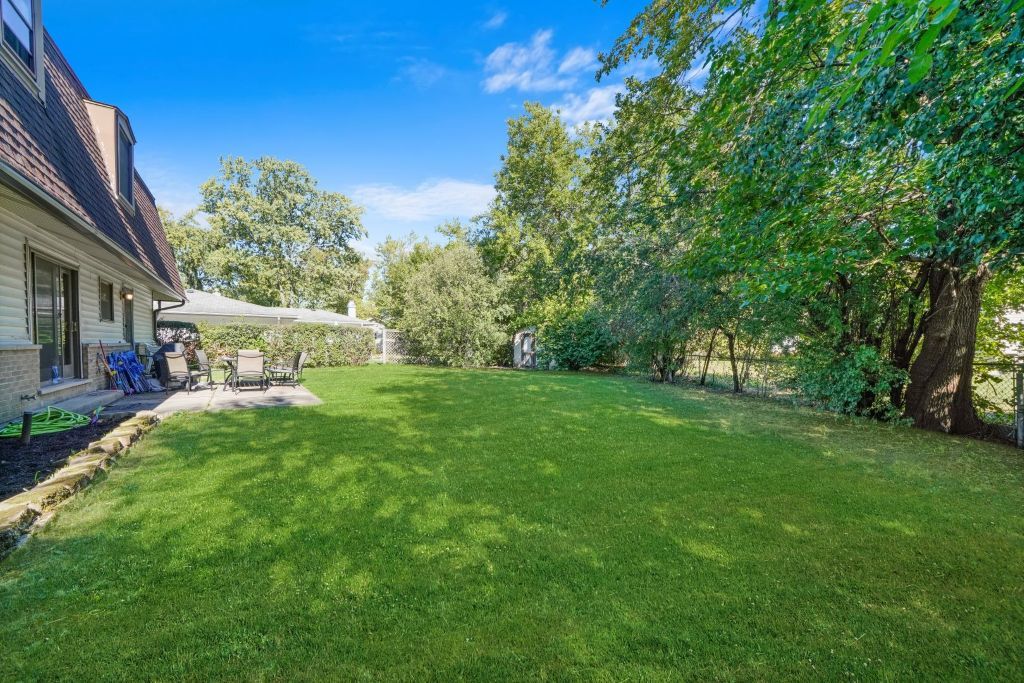 245 Tanglewood Court, Elk Grove Village, IL 60007