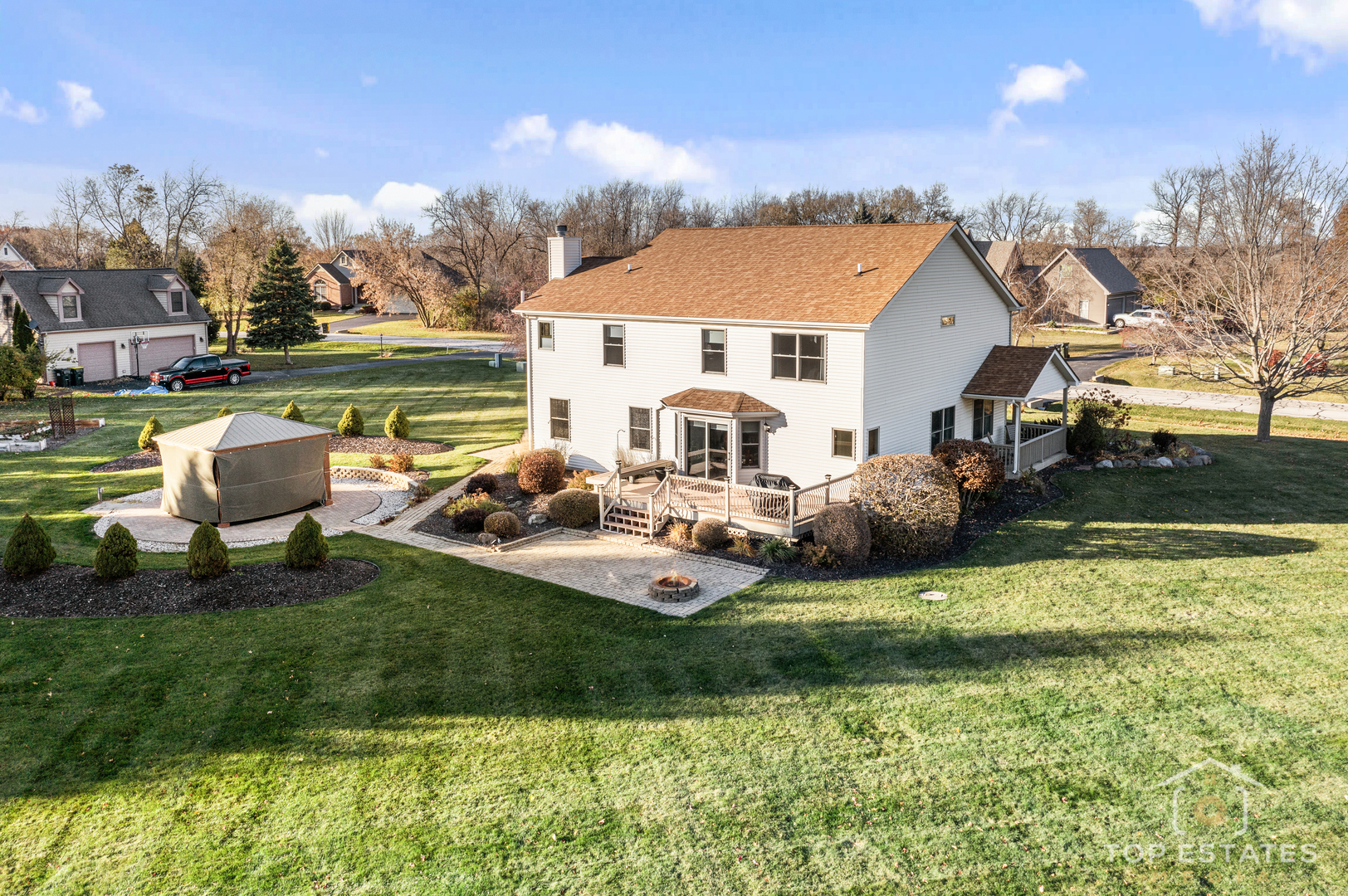2303 Fox Bluff Lane, Spring Grove, IL 60081