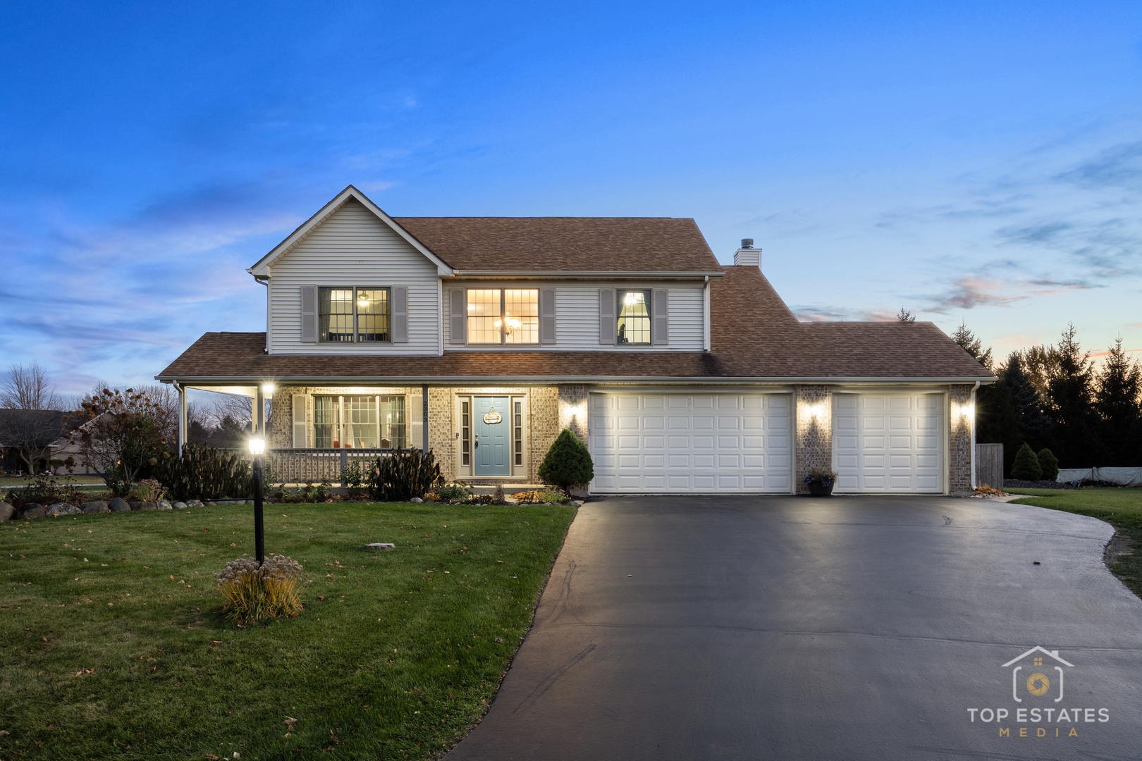 2303 Fox Bluff Lane, Spring Grove, IL 60081