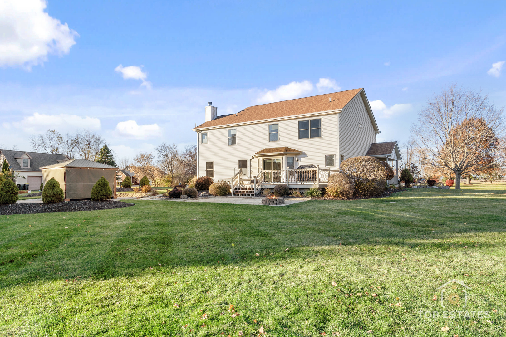 2303 Fox Bluff Lane, Spring Grove, IL 60081