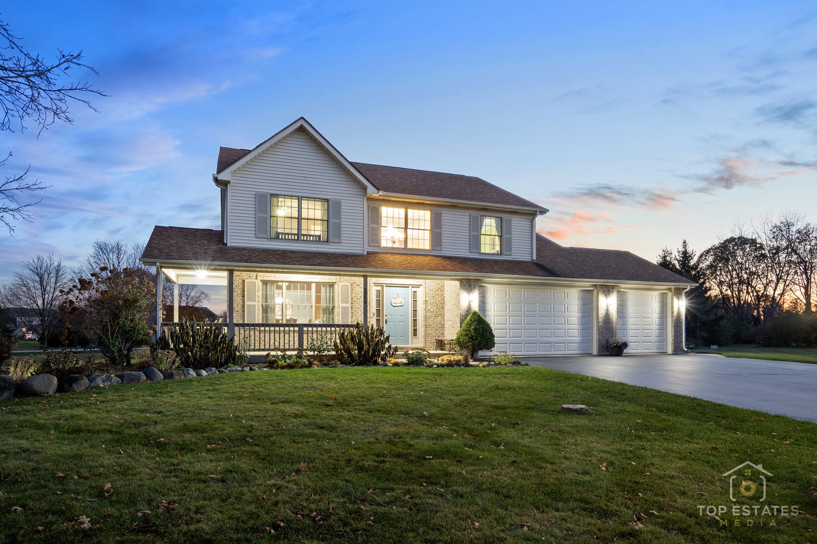 2303 Fox Bluff Lane, Spring Grove, IL 60081