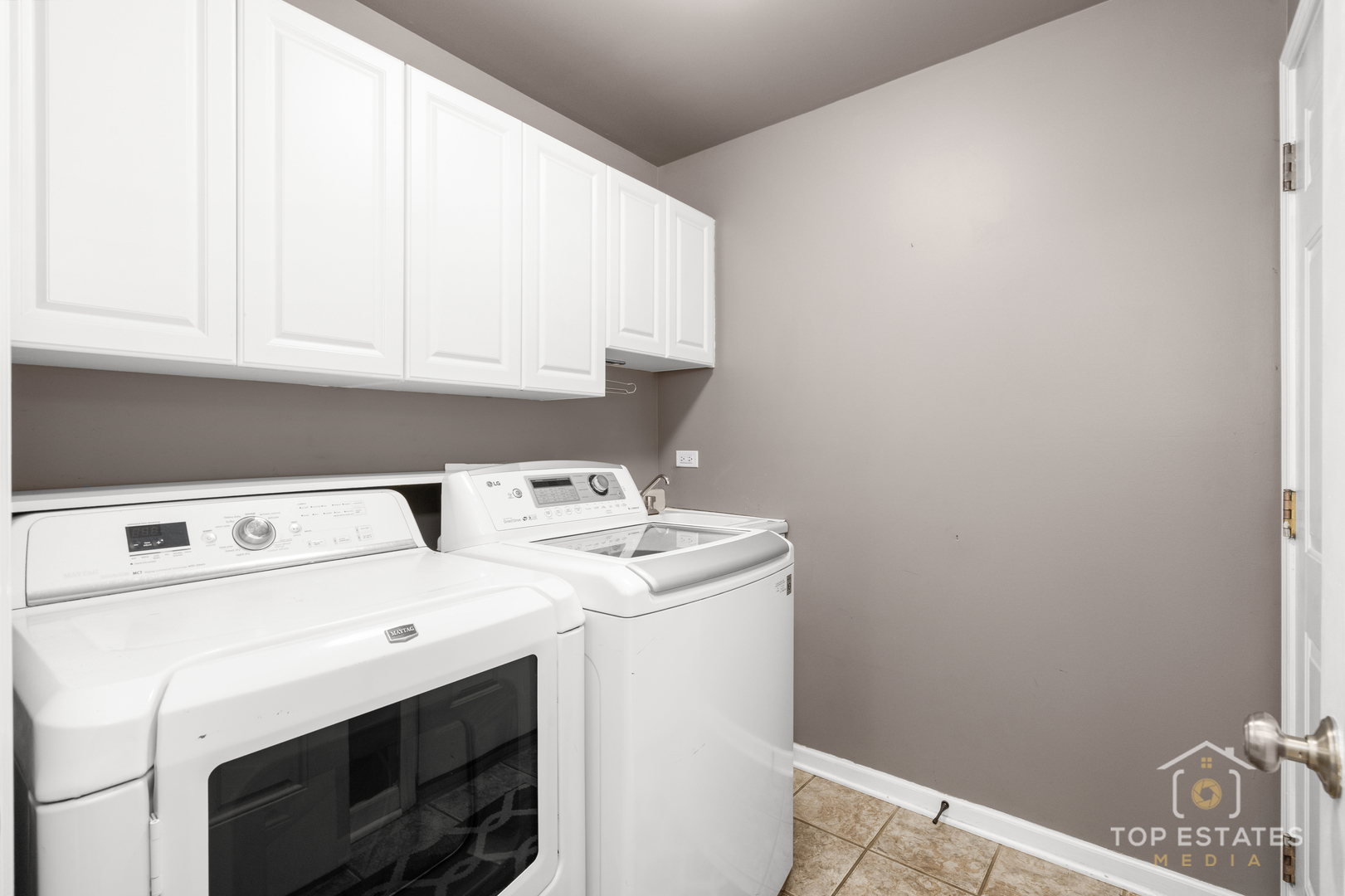 2303 Fox Bluff Lane, Spring Grove, IL 60081