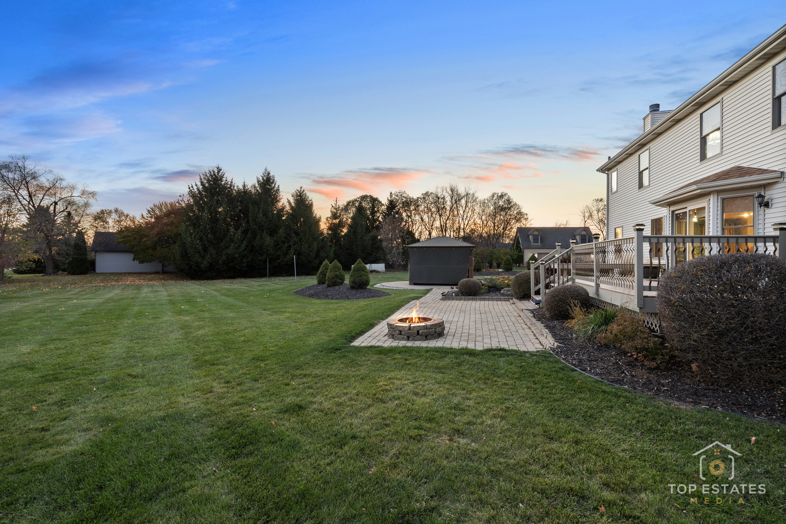 2303 Fox Bluff Lane, Spring Grove, IL 60081