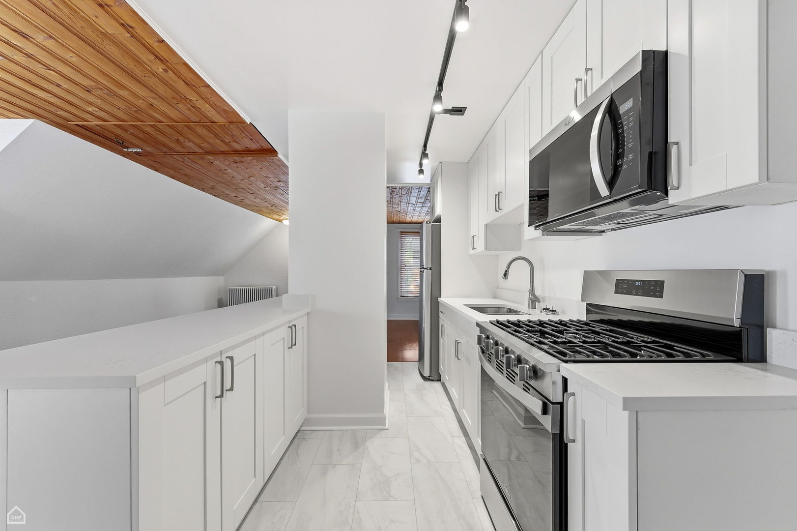 7635 W Foster Avenue #2, Chicago, IL 60656