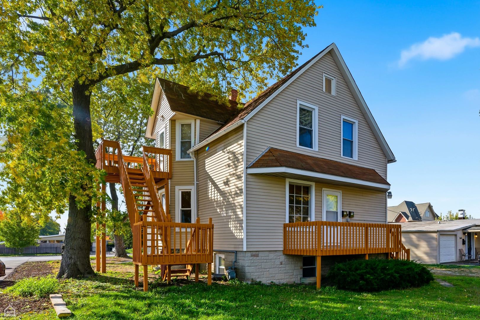 7635 W Foster Avenue #2, Chicago, IL 60656