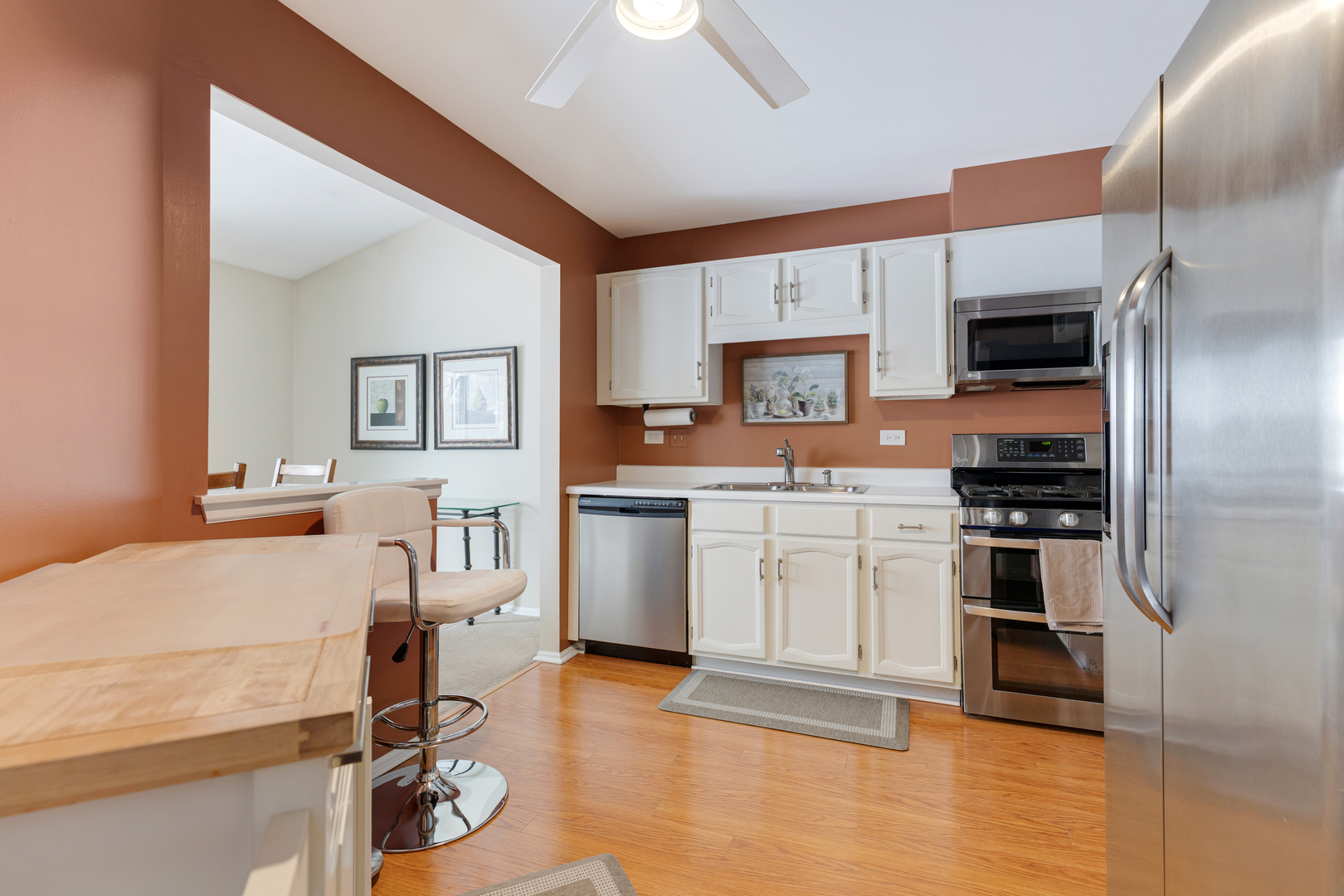 1600 Brittany Court #C2, Wheeling, IL 60090