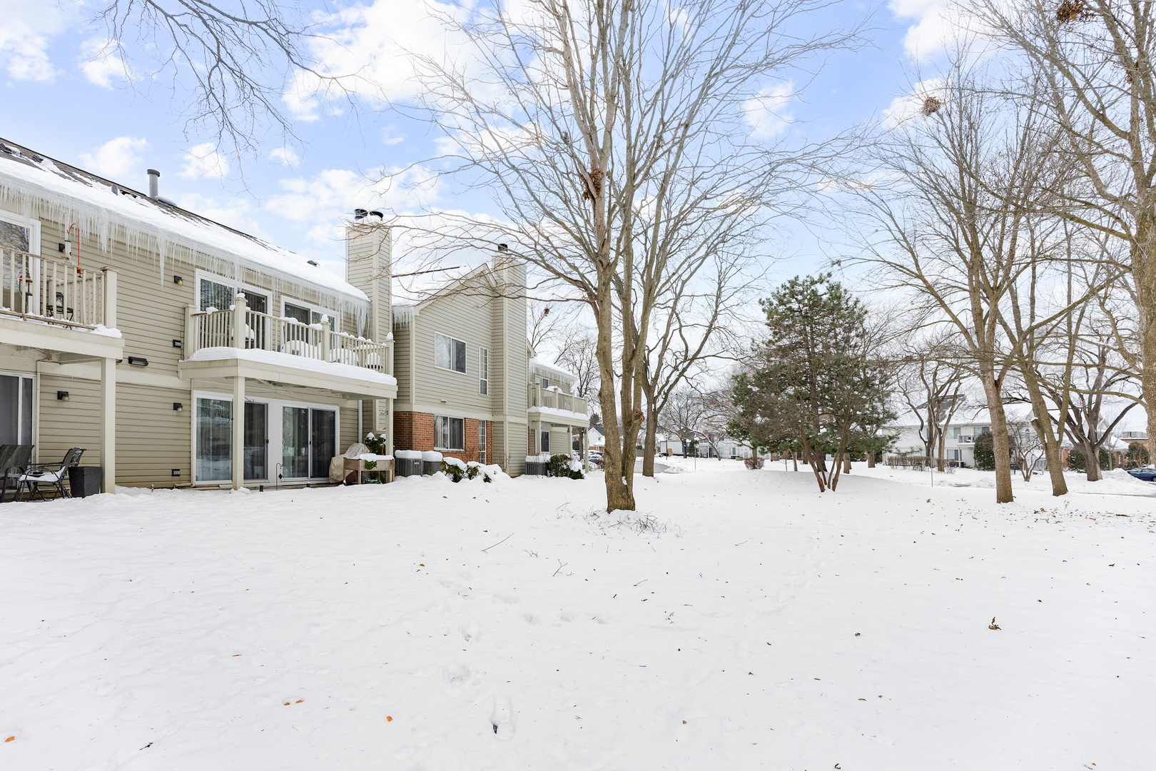 1600 Brittany Court #C2, Wheeling, IL 60090