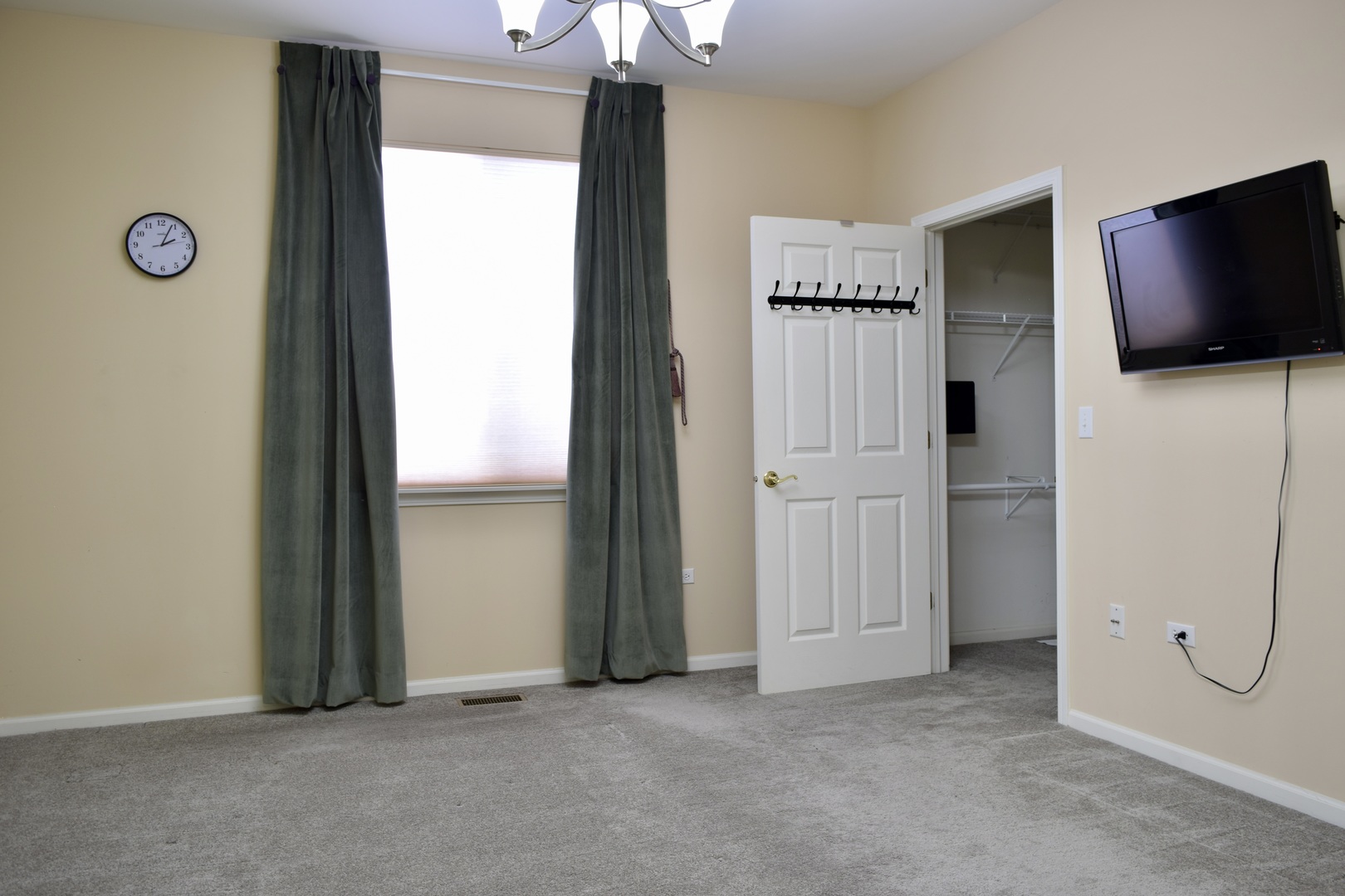 1126 N Oakwood Drive #1126, Fox Lake, IL 60020