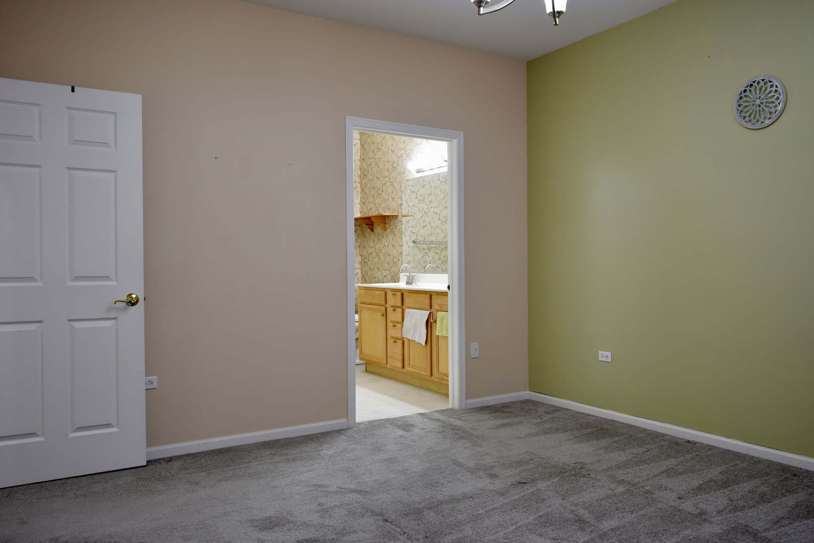 1126 N Oakwood Drive #1126, Fox Lake, IL 60020