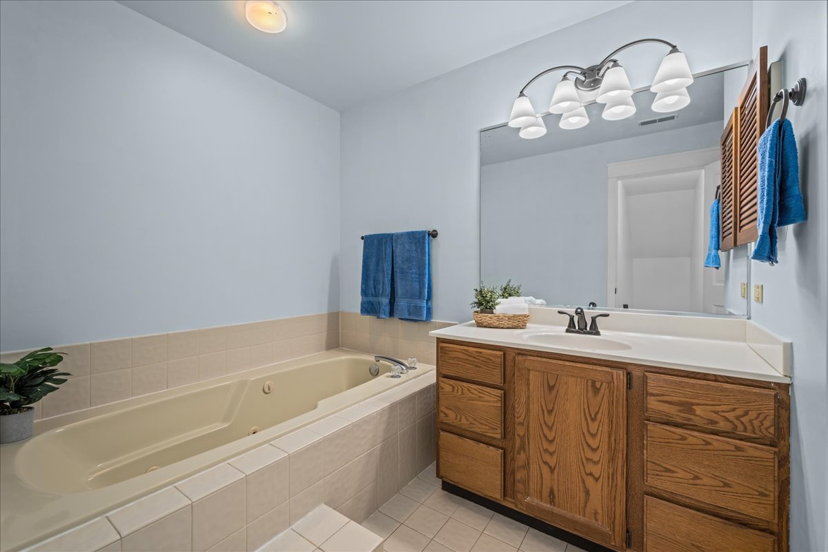 231 Sedgewick Circle, St. Charles, IL 60174