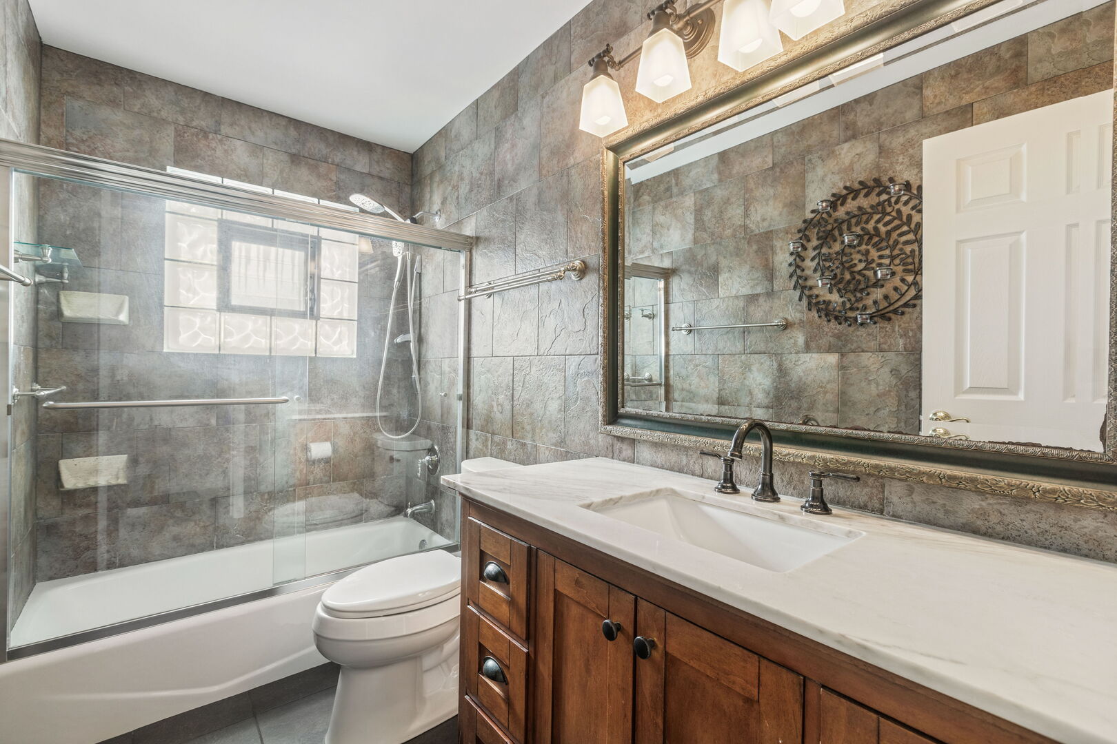 28 E 55th Street, Hinsdale, IL 60521