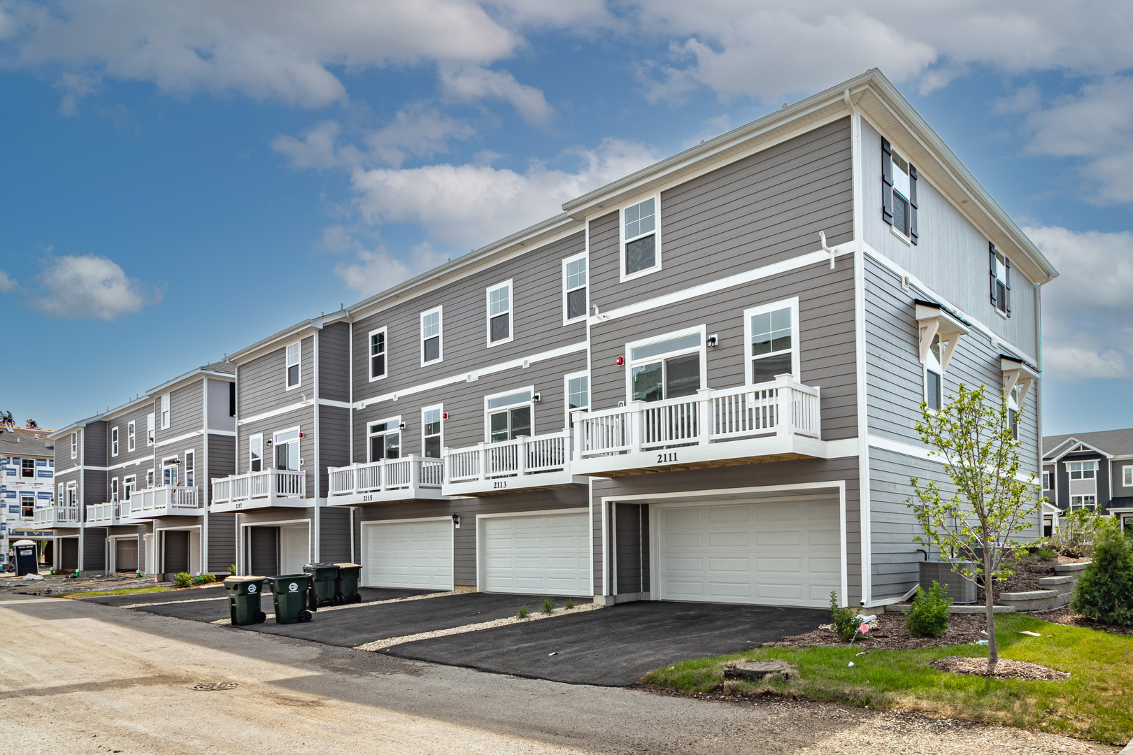 2111 Yellowstone Boulevard #2111, Mundelein, IL 60060