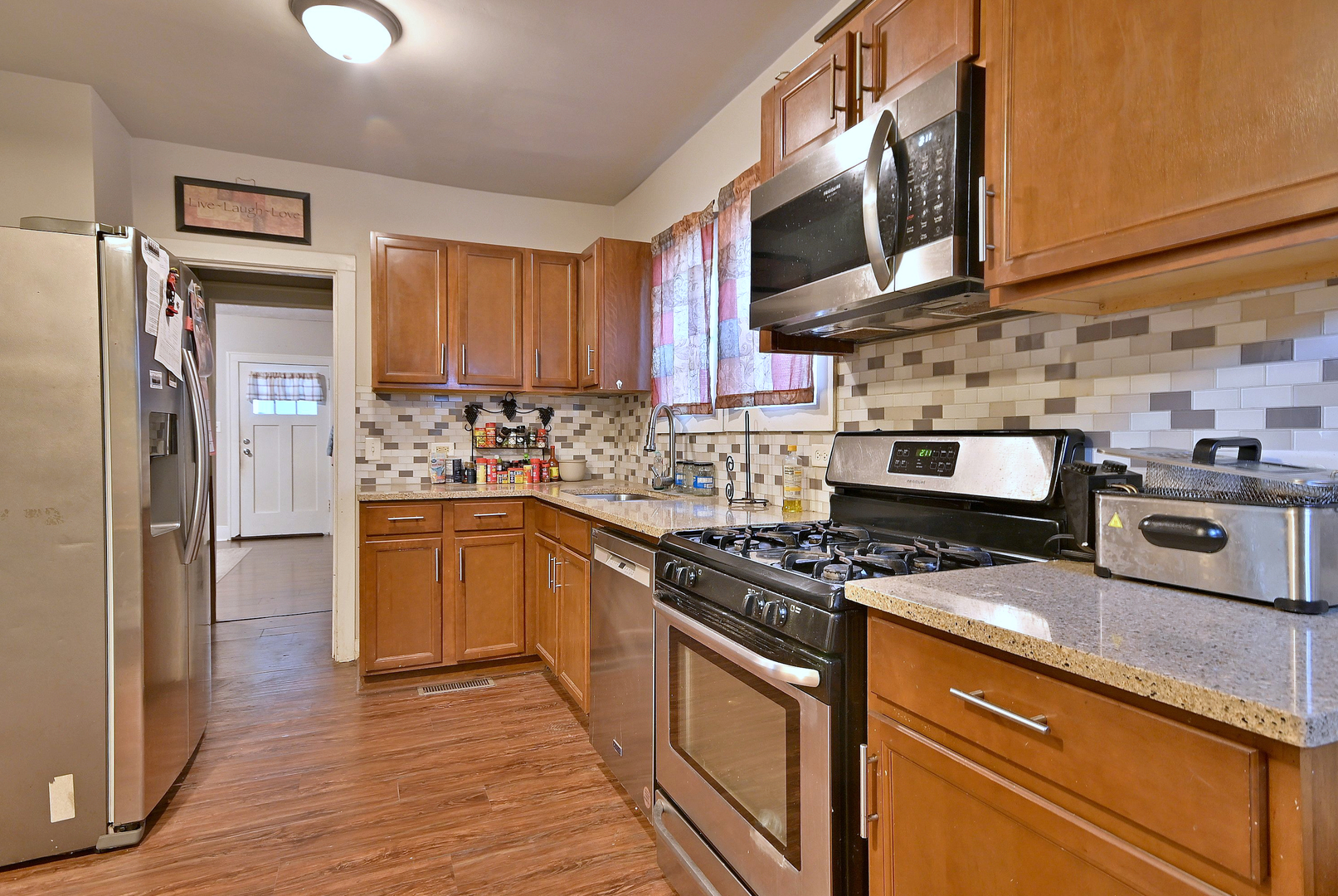 528 Woodlawn Avenue, Aurora, IL 60506