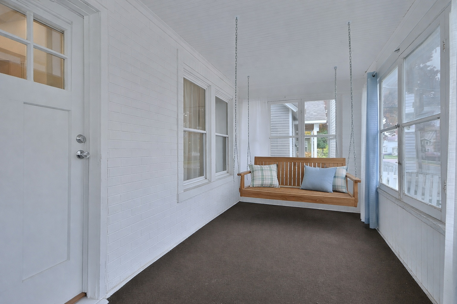 528 Woodlawn Avenue, Aurora, IL 60506