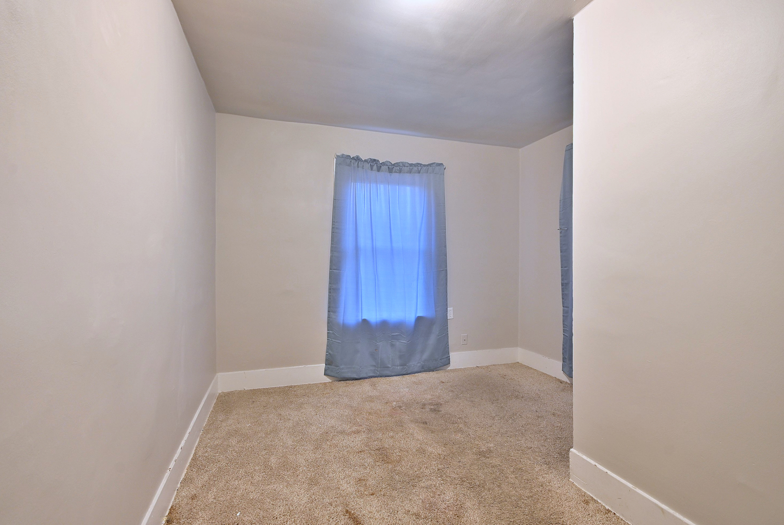 528 Woodlawn Avenue, Aurora, IL 60506