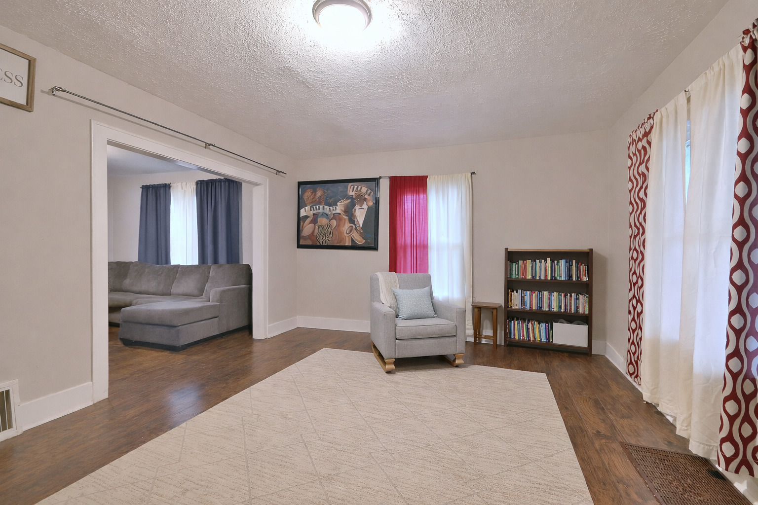 528 Woodlawn Avenue, Aurora, IL 60506