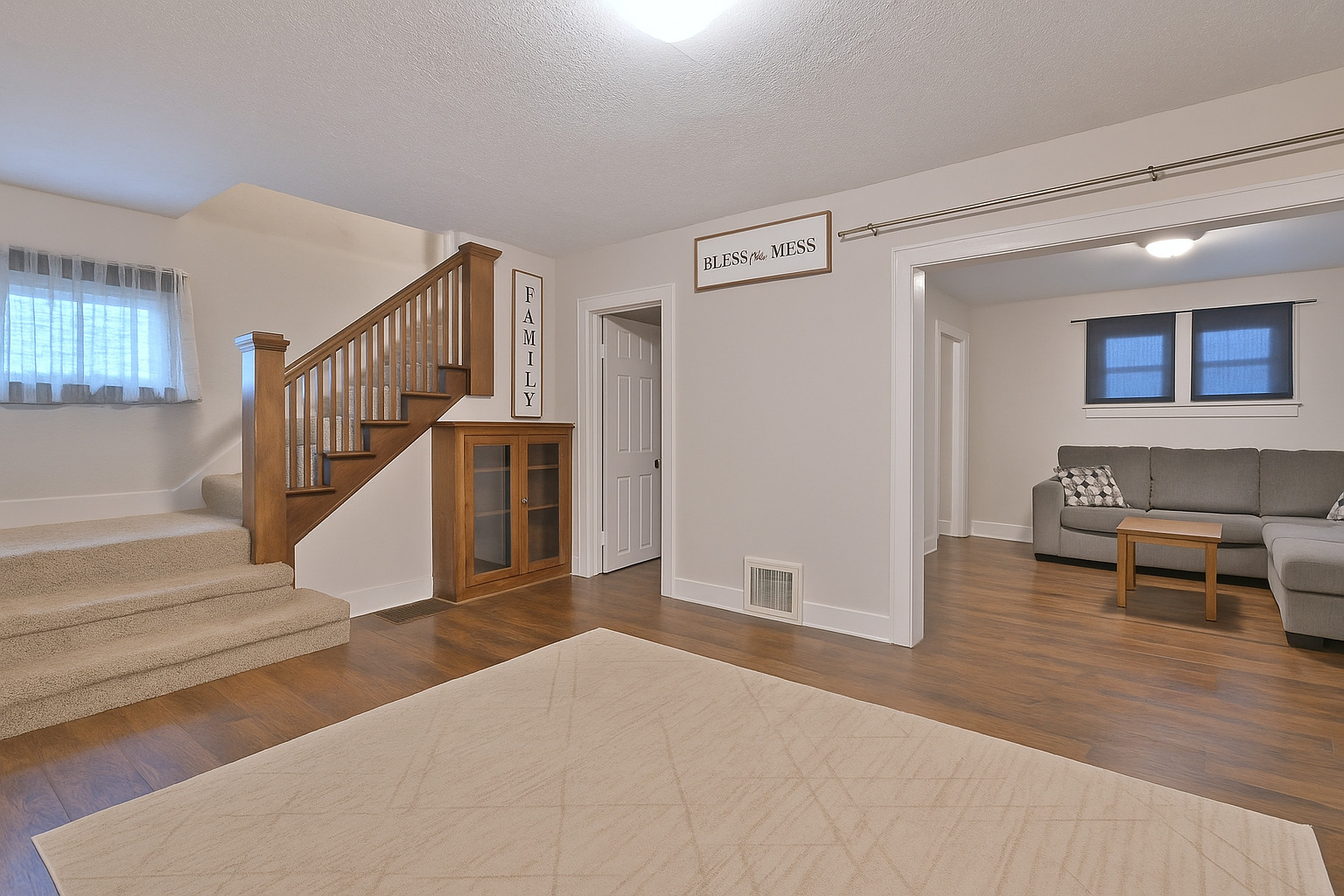 528 Woodlawn Avenue, Aurora, IL 60506