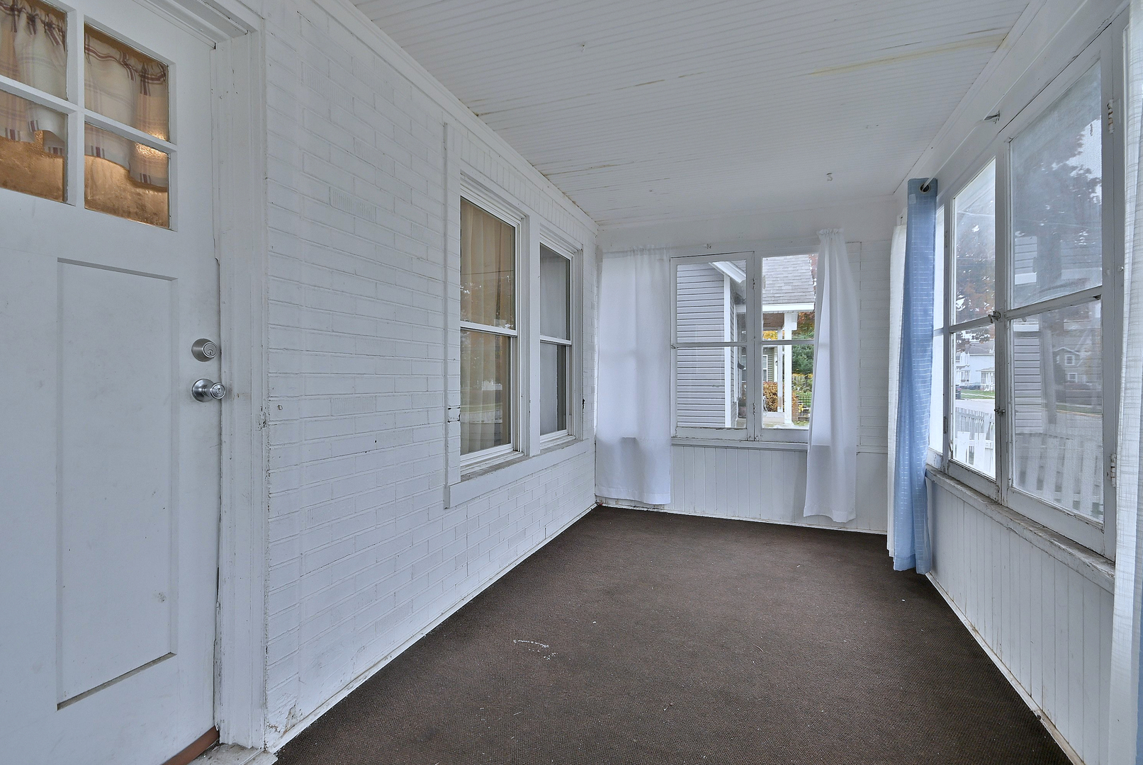 528 Woodlawn Avenue, Aurora, IL 60506