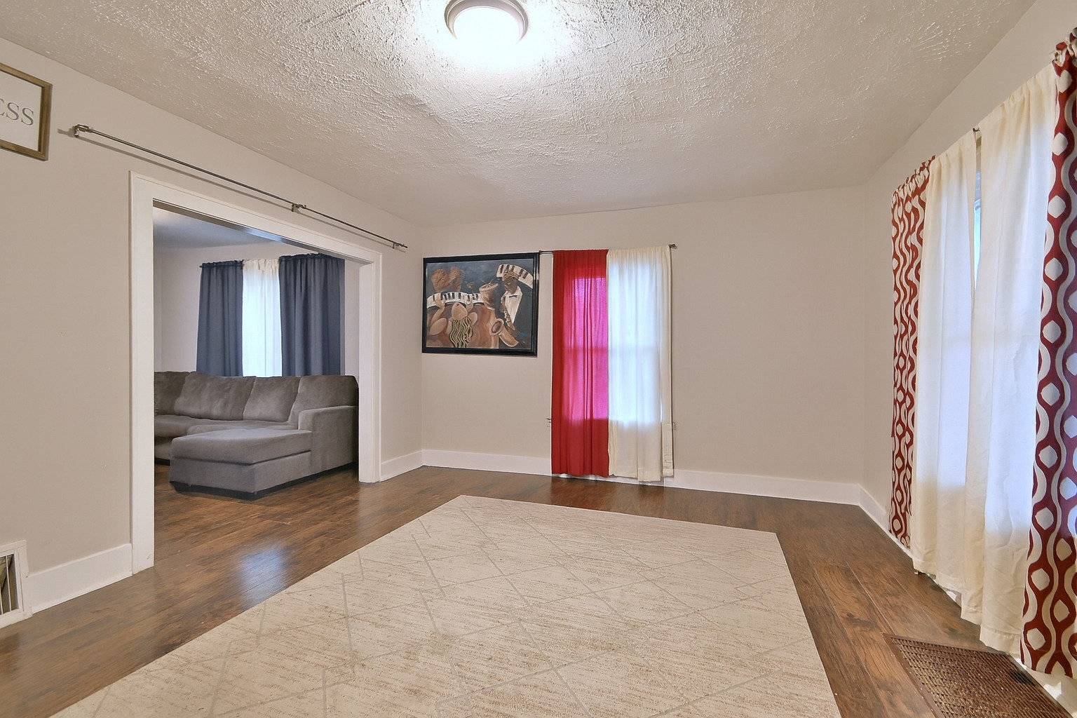 528 Woodlawn Avenue, Aurora, IL 60506