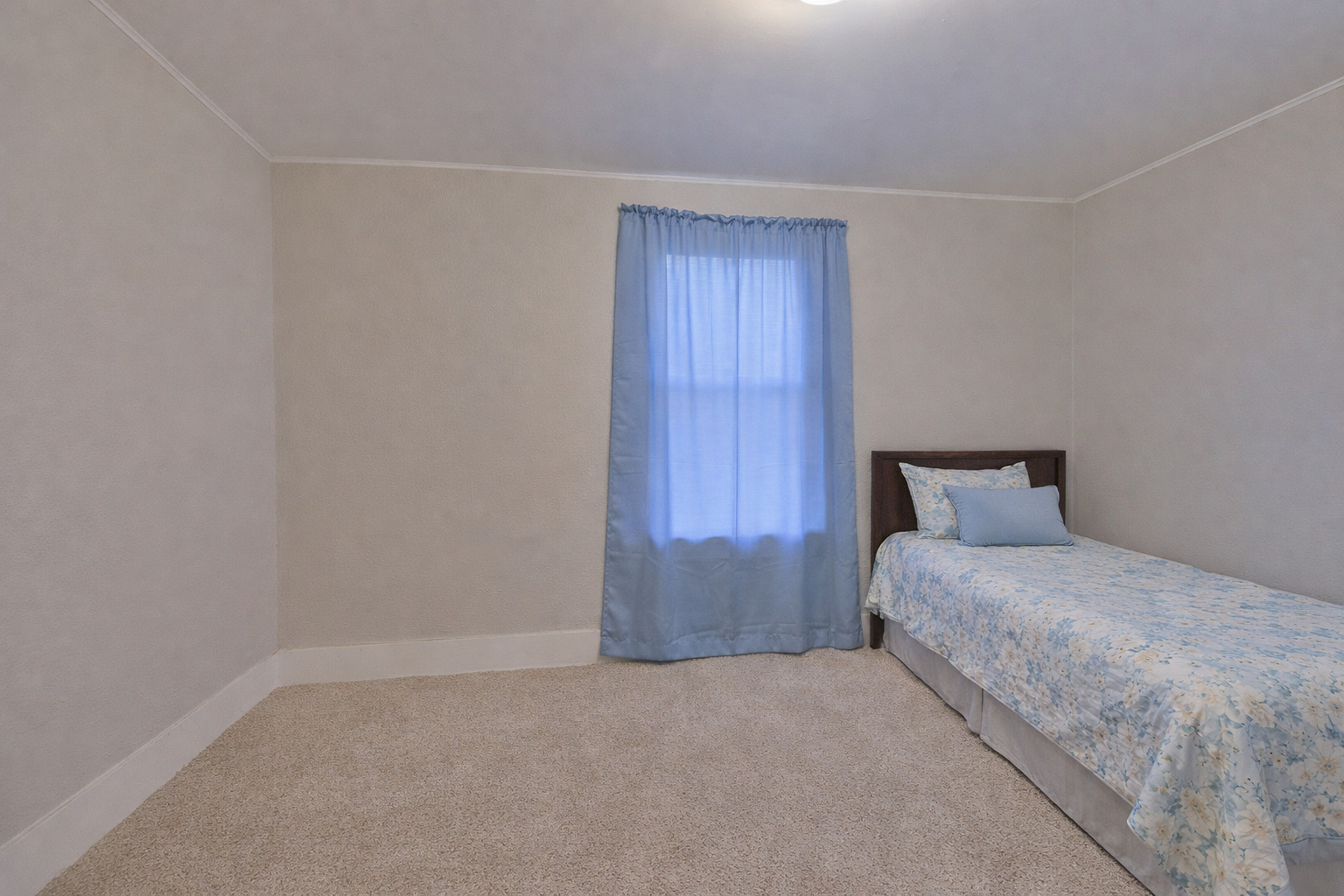 528 Woodlawn Avenue, Aurora, IL 60506