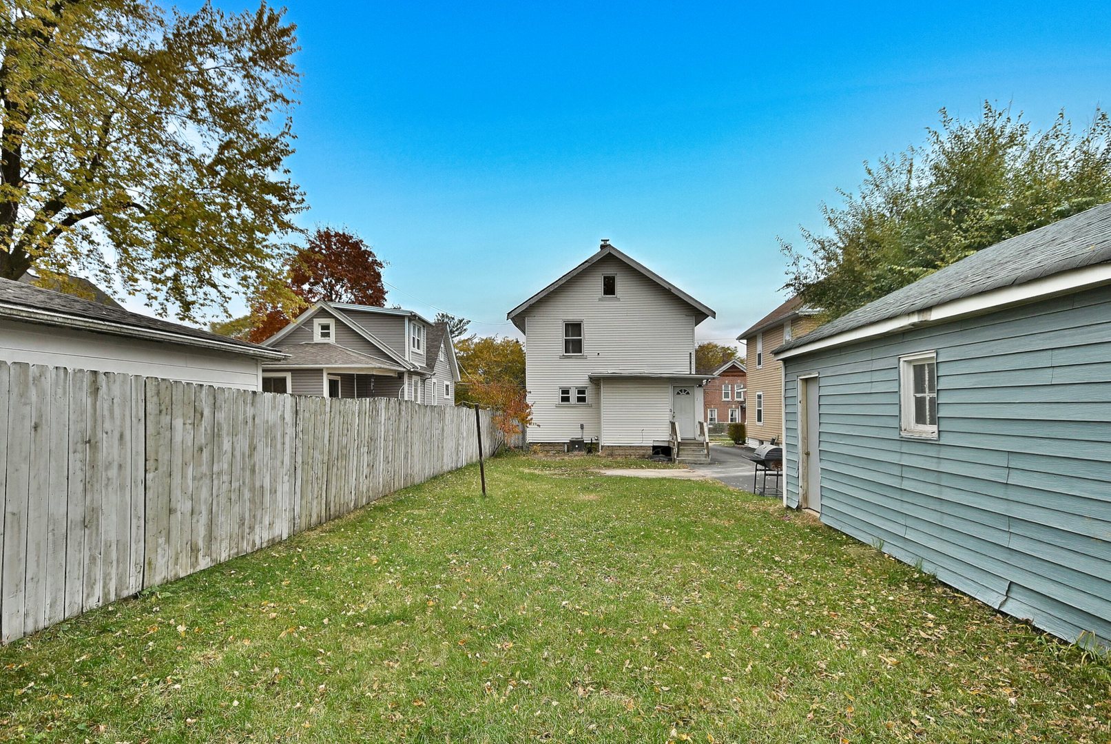 528 Woodlawn Avenue, Aurora, IL 60506