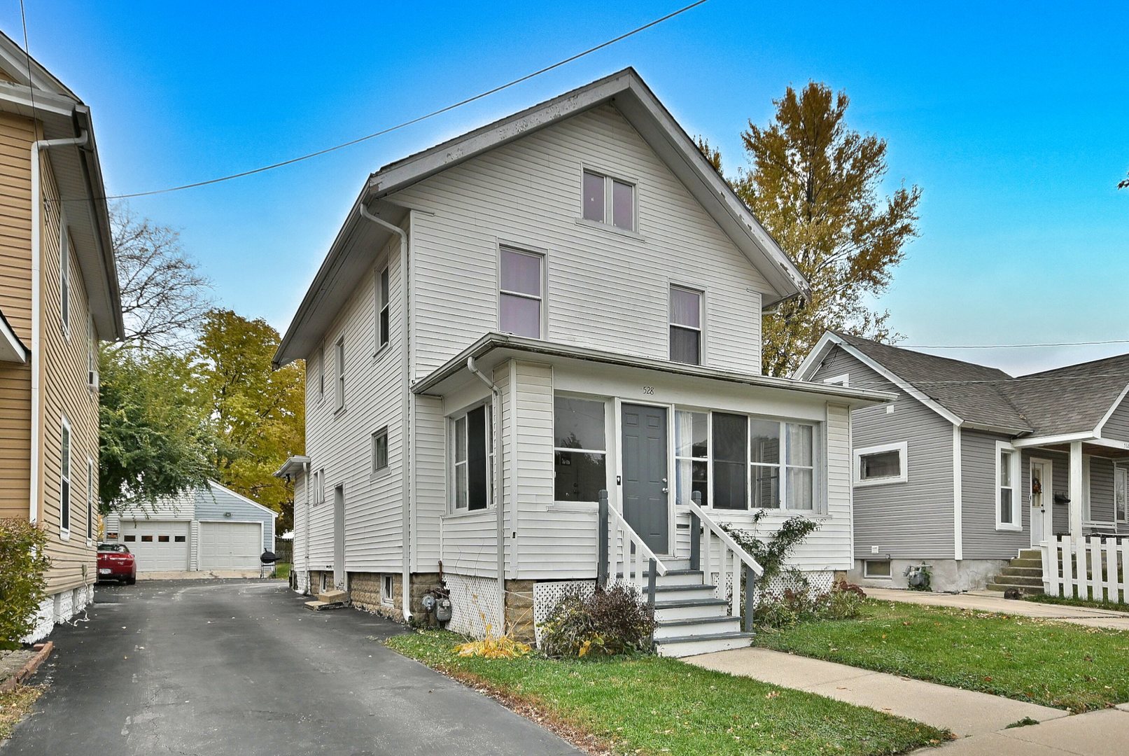 528 Woodlawn Avenue, Aurora, IL 60506