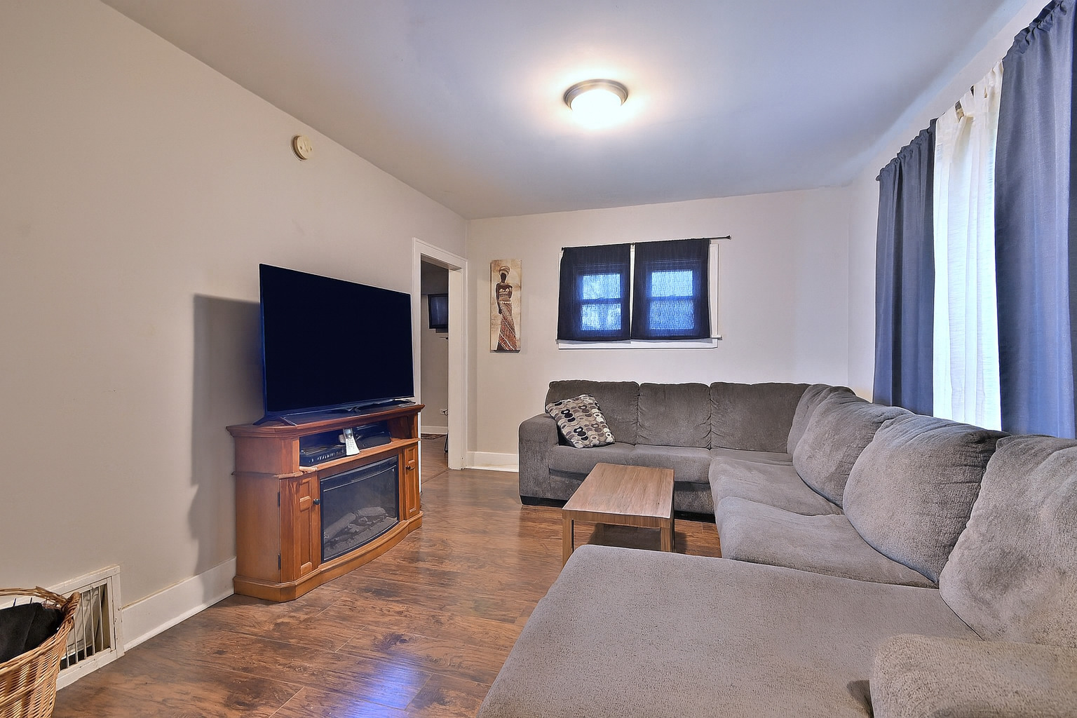 528 Woodlawn Avenue, Aurora, IL 60506