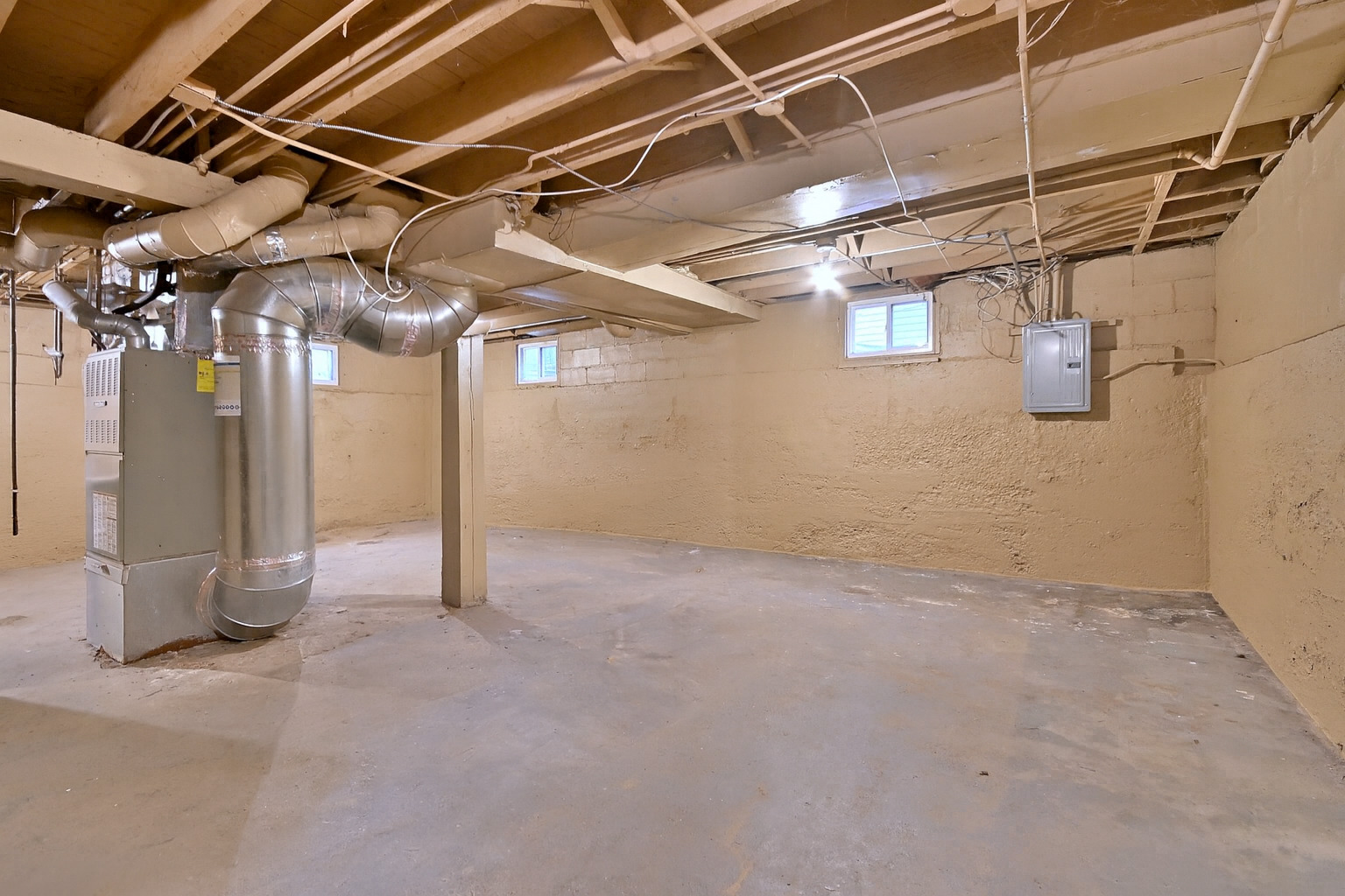 528 Woodlawn Avenue, Aurora, IL 60506