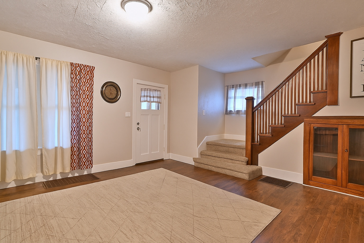 528 Woodlawn Avenue, Aurora, IL 60506