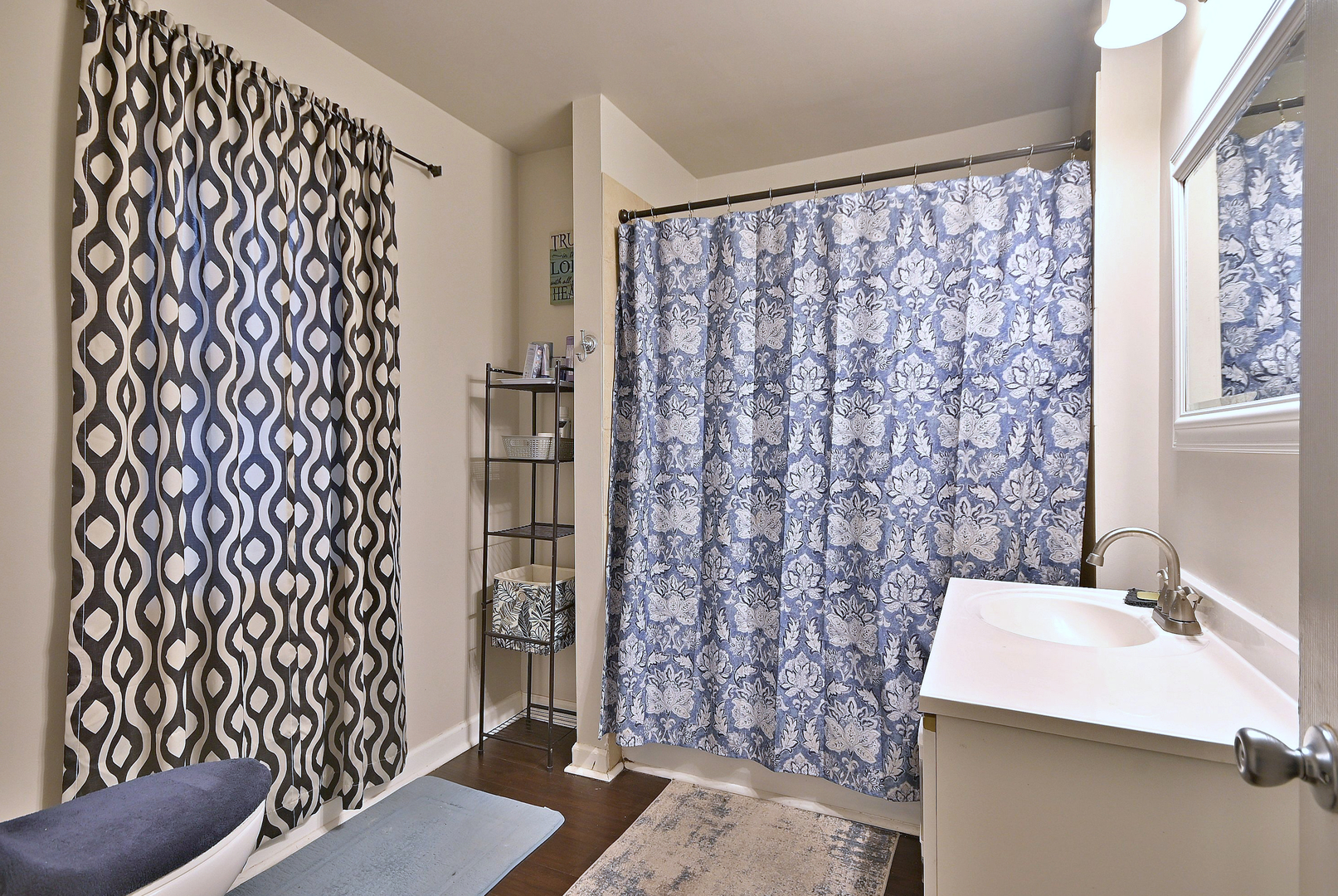 528 Woodlawn Avenue, Aurora, IL 60506