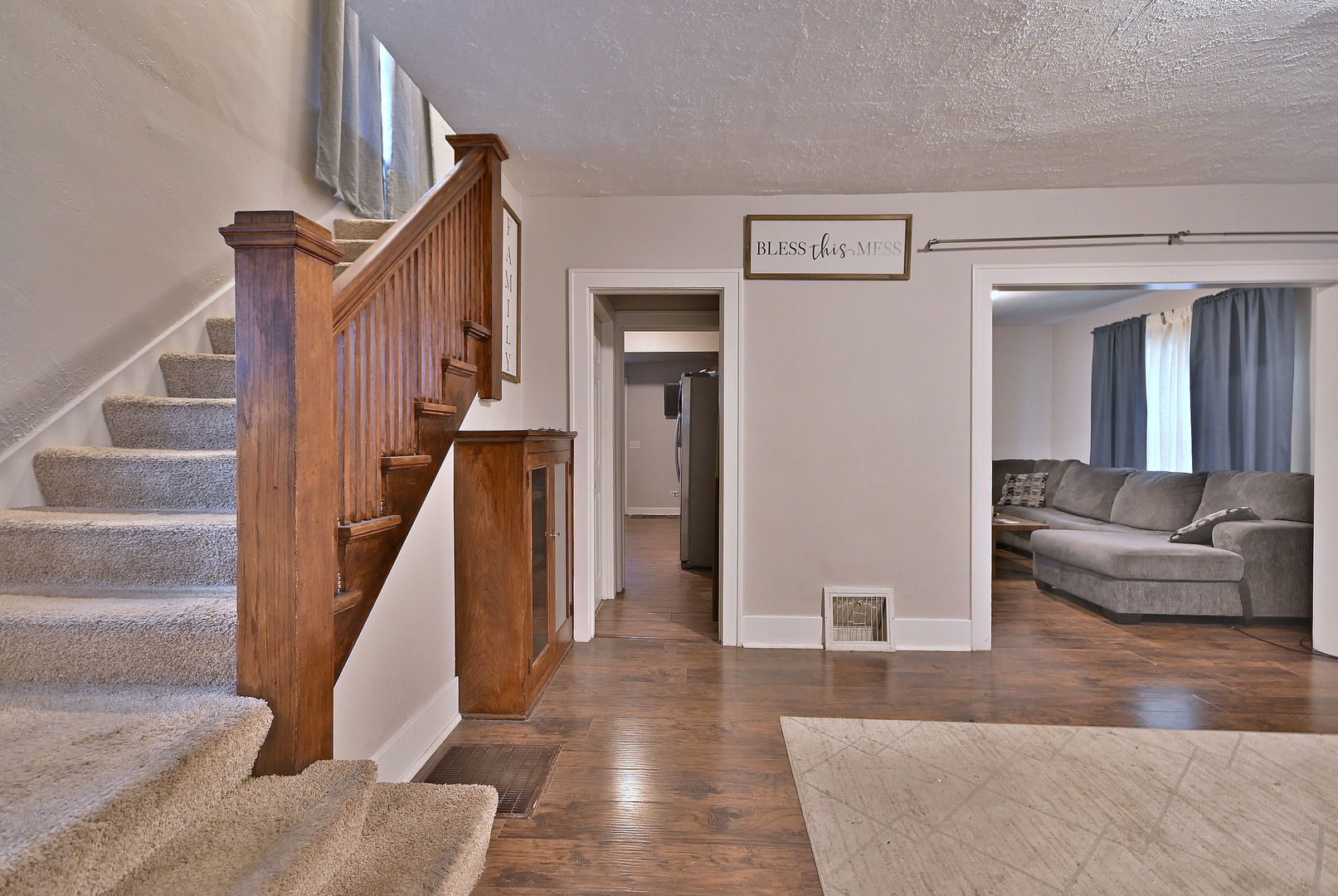 528 Woodlawn Avenue, Aurora, IL 60506