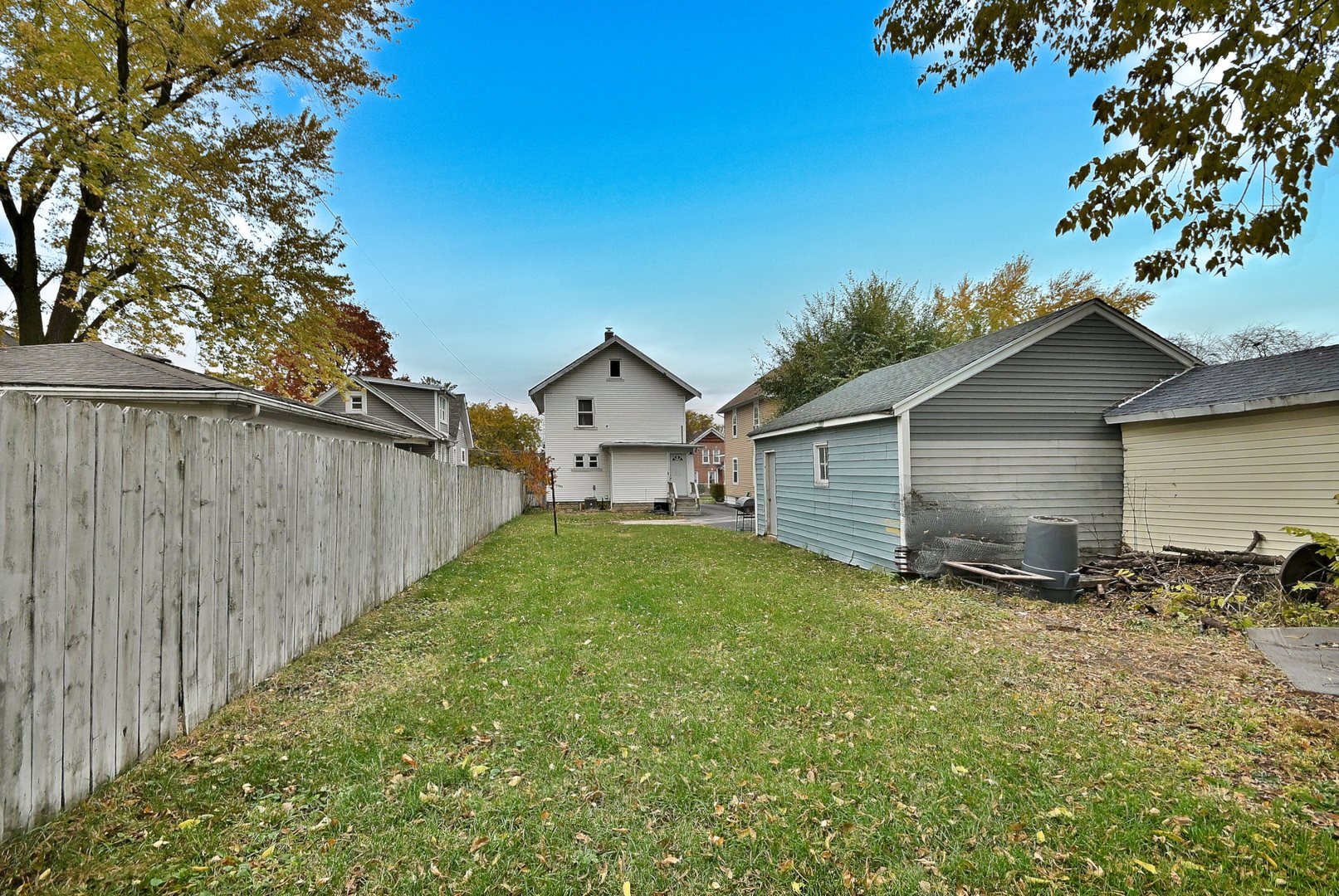 528 Woodlawn Avenue, Aurora, IL 60506