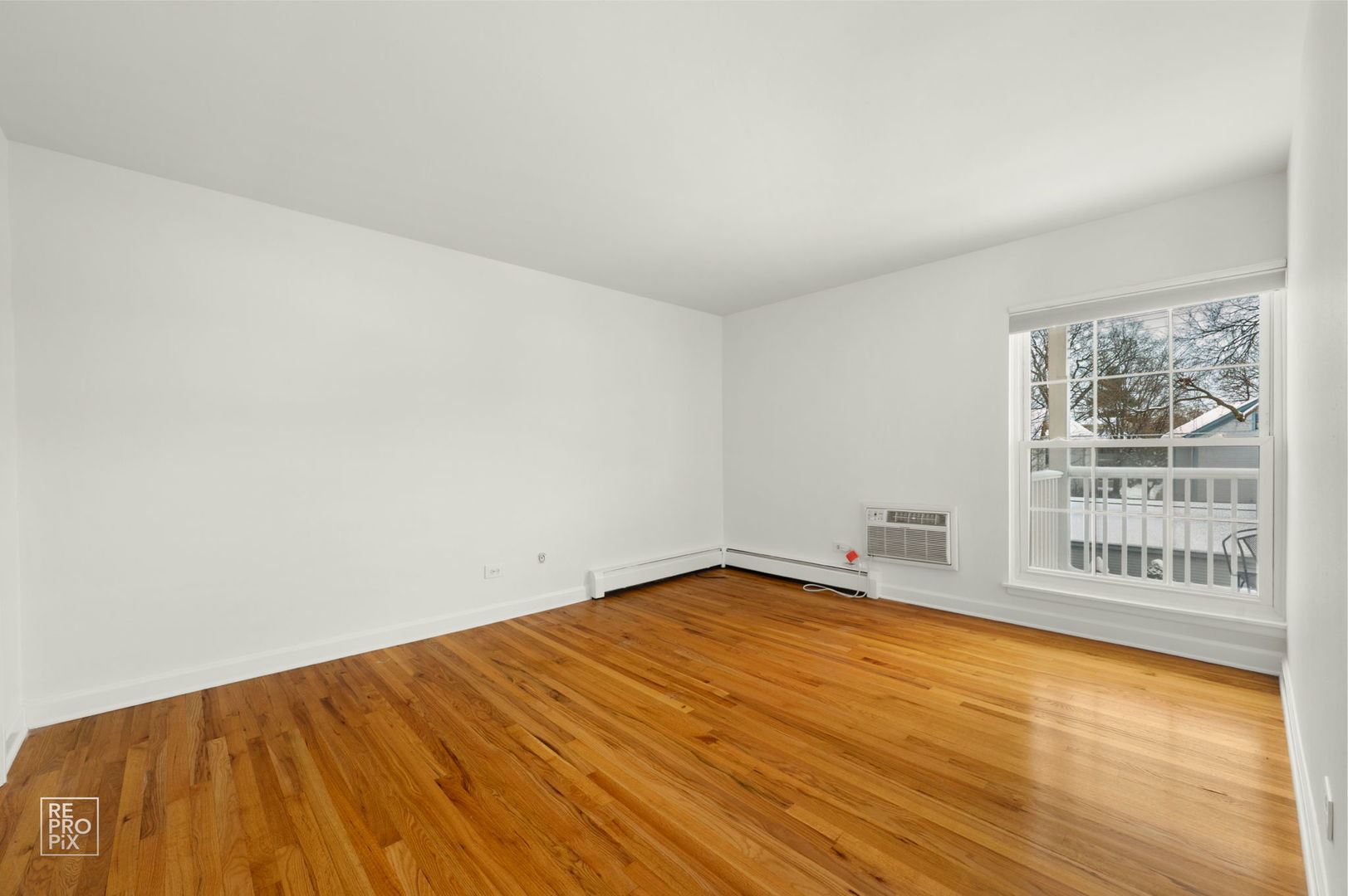 81 S 6th Avenue #202, La Grange, IL 60525