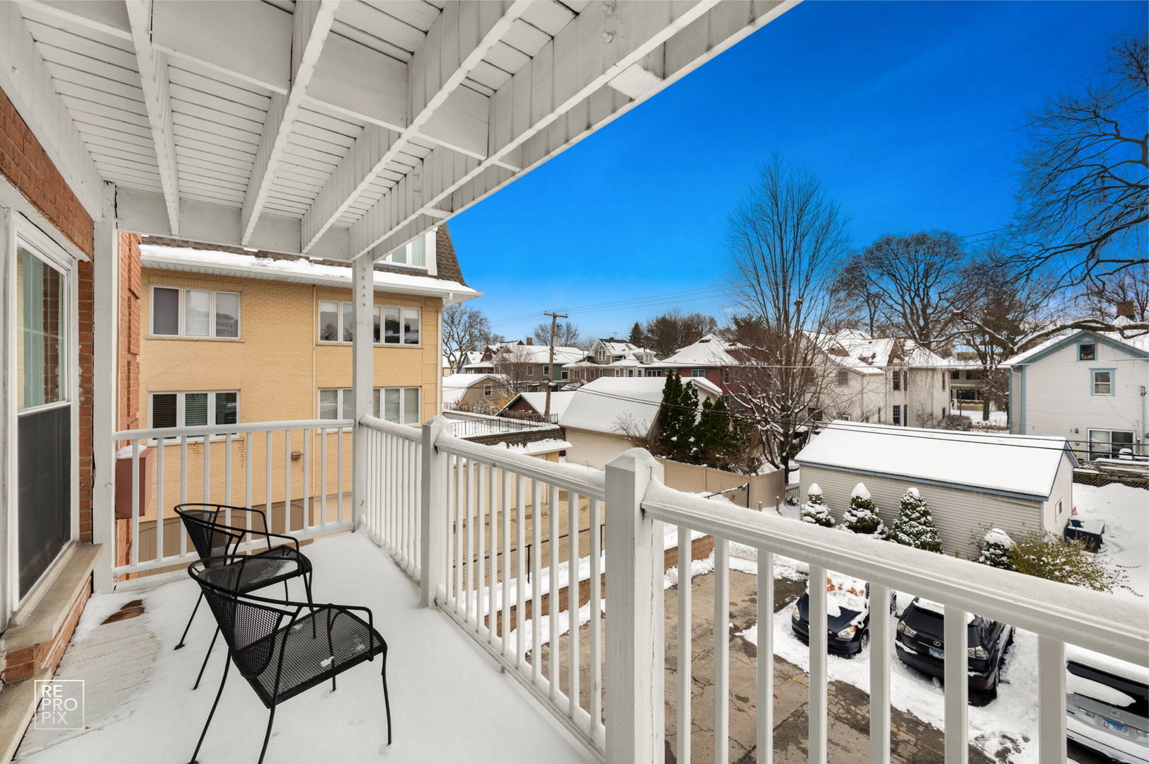 81 S 6th Avenue #202, La Grange, IL 60525